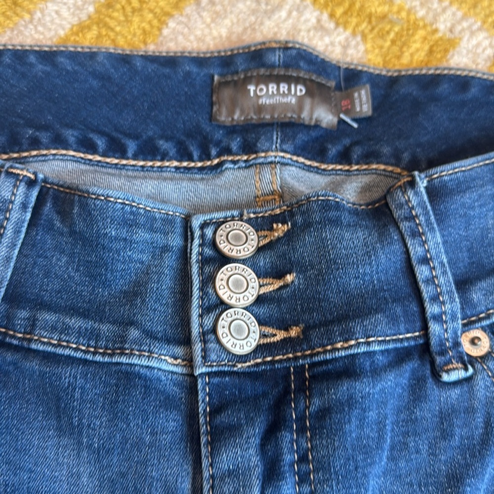 Torrid bundle 2) shorts Black and Blue Jean Shorts black raw hemline size 18 - Picture 4 of 10